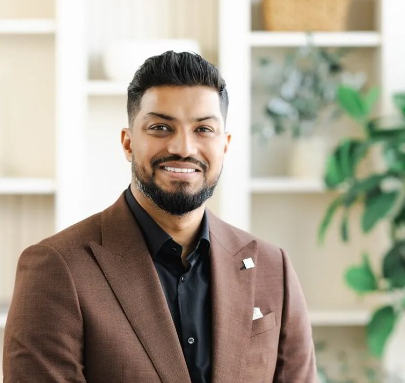 Varshan Thavarajah headshot